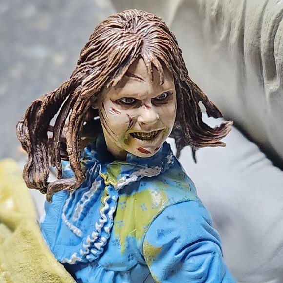 Neca exorcist figurine - Picture 8 of 10